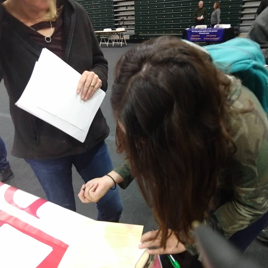 oliviaintheusa's tweet image. So many teenagers at the Cash for College scholarship fair registered as a new Republican voters tonight!!!!👏🏻

 #LeadRight #TeensForTrump #StudentsForTrump
