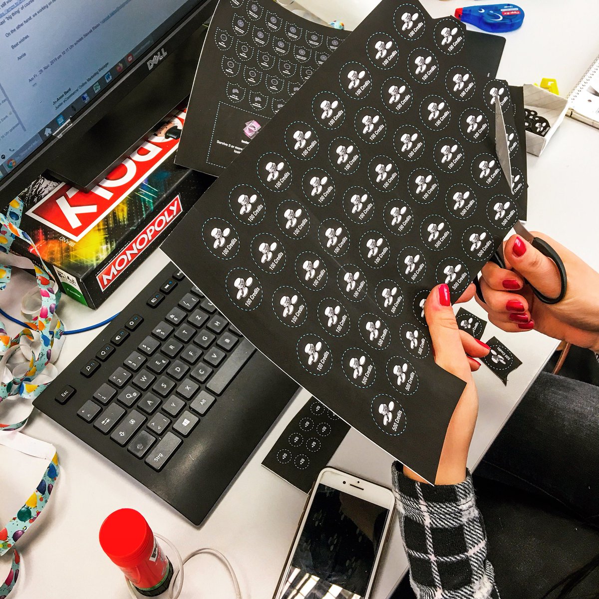 Spieleentwicklung findet nicht nur am Computer statt!☝️
Es muss auch äußerst viel gebastelt werden, denn den Flow des Spiels fühlt man nur am Tisch, nicht am Desktop.🤓
#risiko #worldoftanks