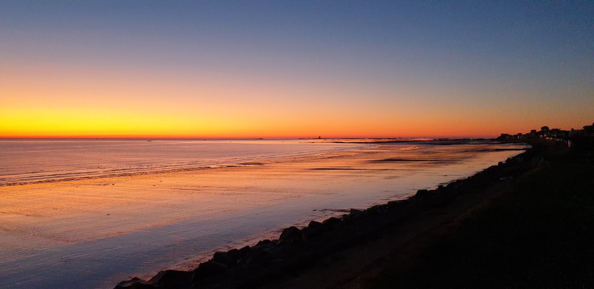 RoyalJersey's tweet photo. Amazing sky this morning https://t.co/f6muGN4PxD