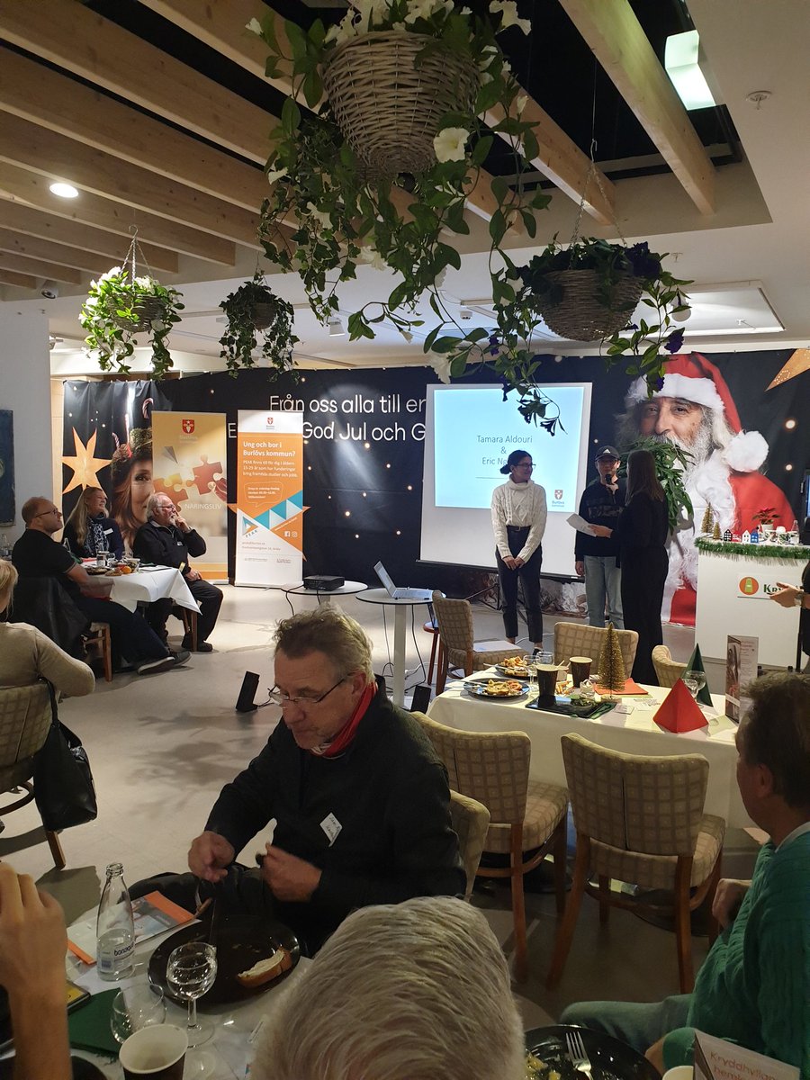 Samverkan mellan skola och arbetsliv tryggar framtidens kompetensbehov! Idag har vi julfrukost där bl.a. Erik och Tamara berättar om sin praotid, de säger "en glimt av framtiden och hur yrkeslivet kan va". Läs mer på burlov.se om våra initiativ för samverkan!