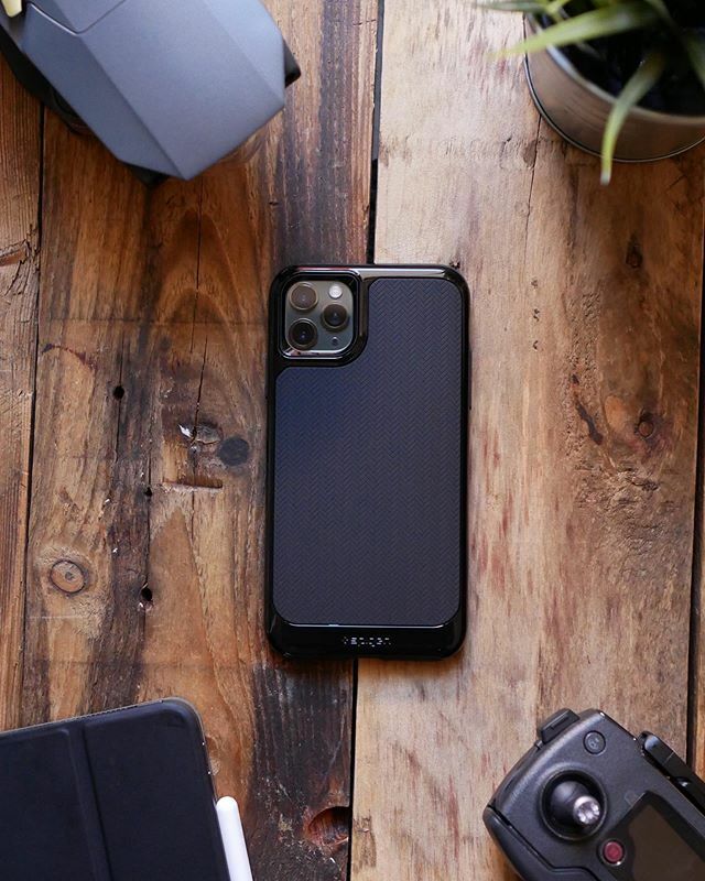 mb4k_tech's tweet photo. Cosa ne pensate della mia nuova cover @spigen_italy Neo Hybrid? 📲 
Questo mix tra nero opaco e nero lucido mi fa impazzire 😍
*
*
*
*
*
#cover #neohybrid #spigen #black #nero #drone #mavic #ipadpro #chioggia #italy #iphone11promax #lumix #sigma #itali… https://t.co/SssWkKSHX8 https://t.co/dc8DFjo4KU