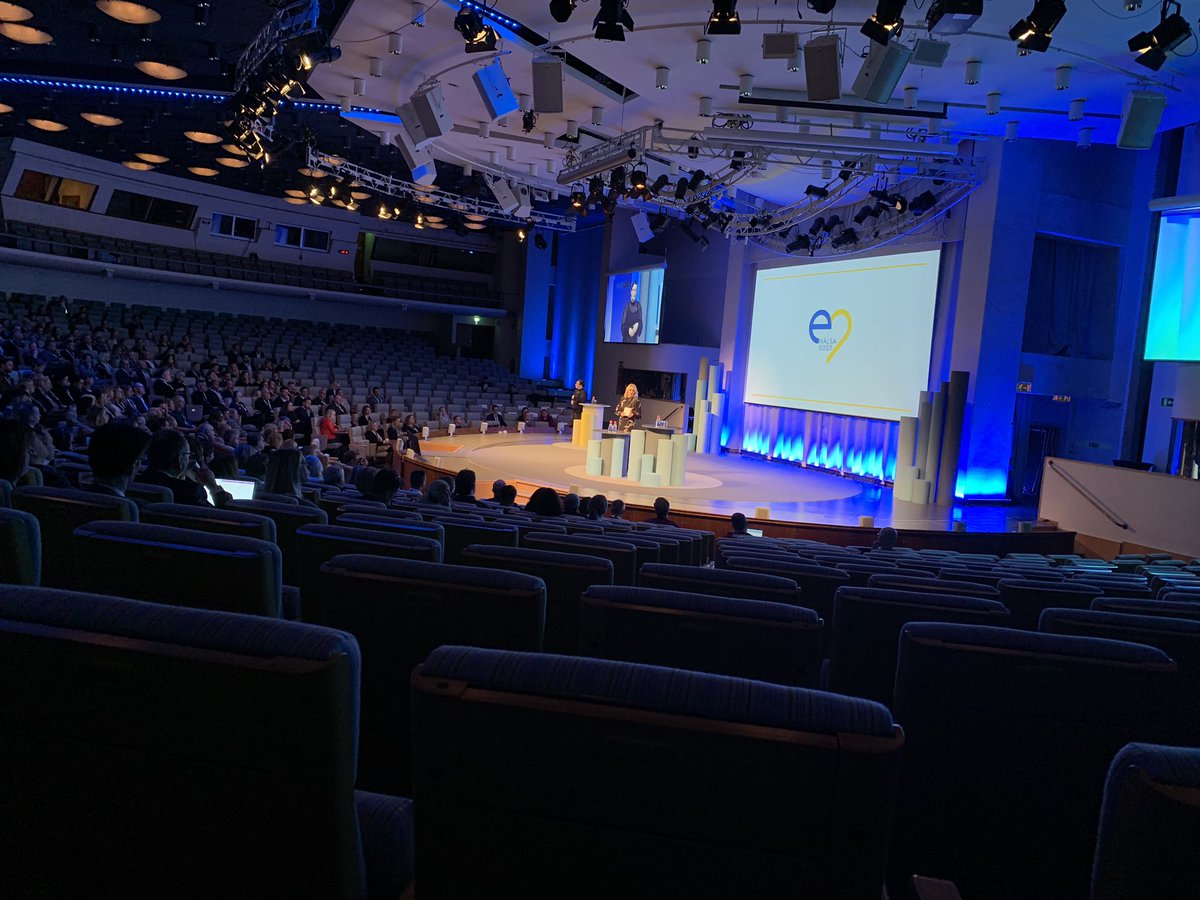 Nationella #eHälsodagen #Vitalis Dagens moderator frågar Socialminister Lena Hallengren”Var kan man få lära sig mer om eHälsa?” Jag säger varmt välkommen till Vitalis, med över 400 kunskapsdriva föreläsningar &amp; fördjupande workshops.Masterclass:grundläggande utbildning i eHälsa