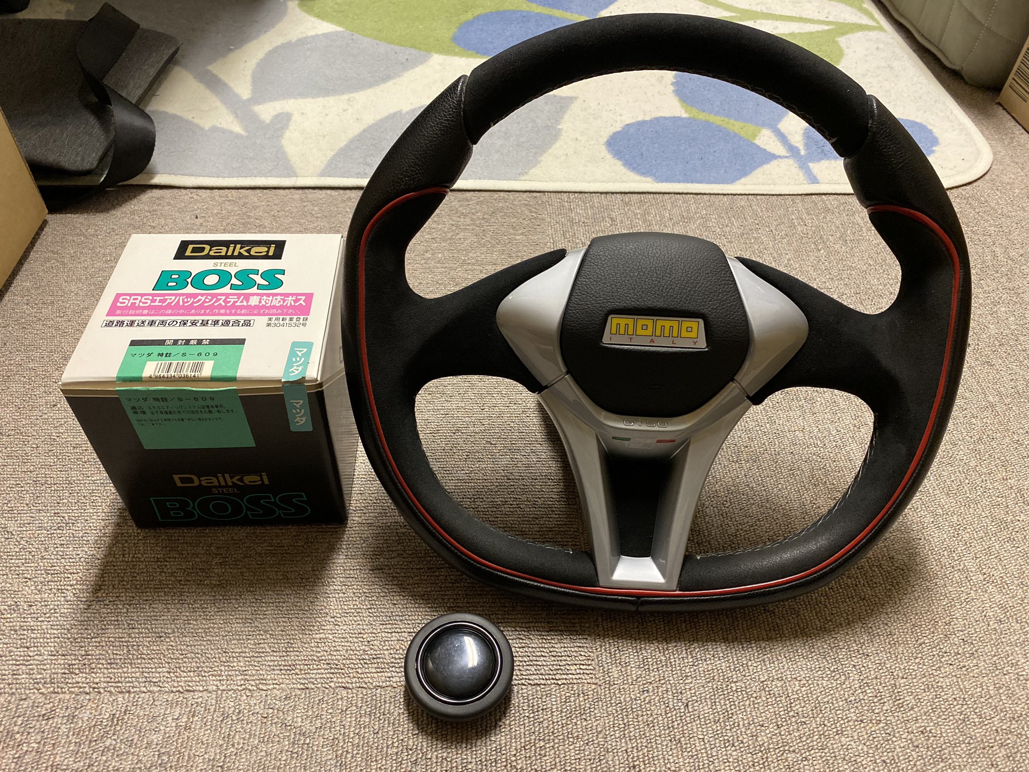MOMO　GT50　ステアリング 正規品 MOMO ステアリング GT50 アニバーサリー50 35φ
