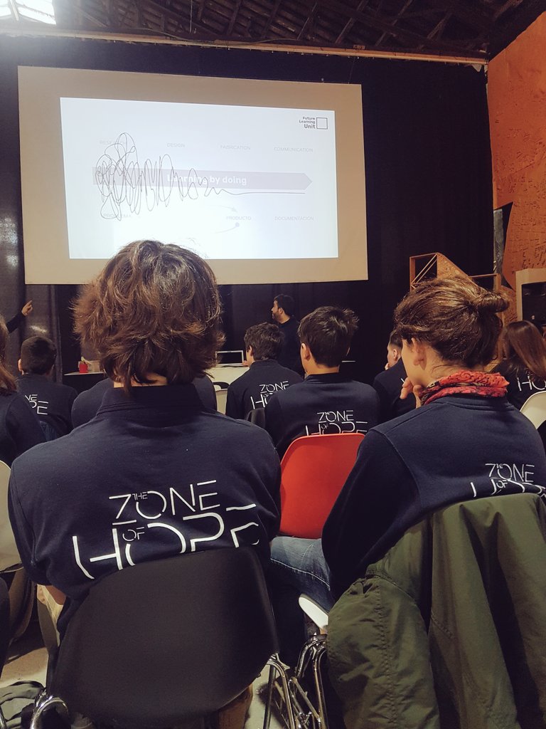 Eliberges's tweet photo. Avui els equips finalistes del #TZOChallenge treballen els prototips dels seus projectes al @fablabbcn. @aiguesbcnclient @TheZoneOfHope https://t.co/9NWdBZIVC5