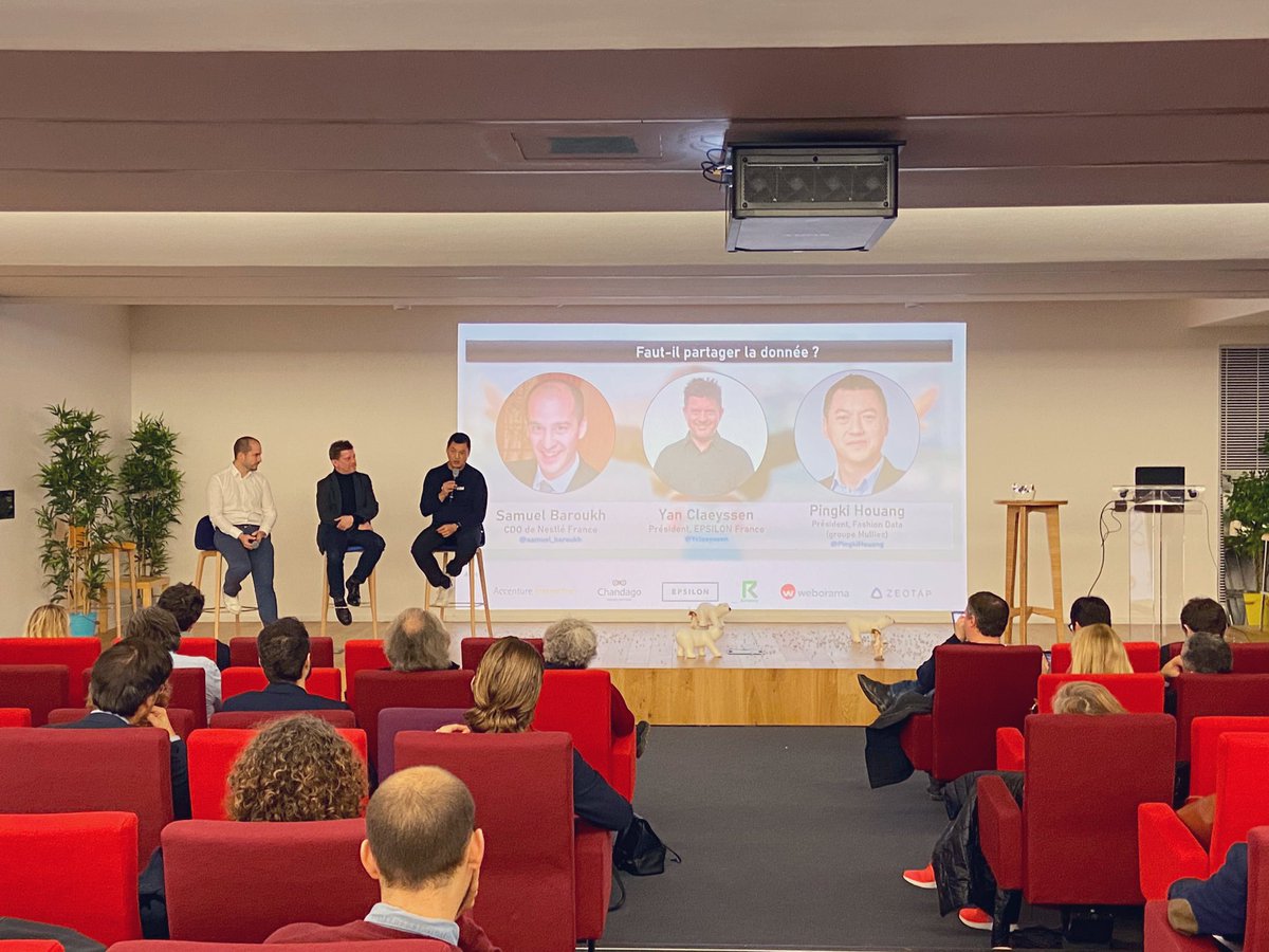 Epsilondatamktg's tweet image. #GDFormat @petit_web C’est parti pour la table ronde « Faut-il partager la donnée ? » avec @Yclaeyssen @samuel_baroukh & @PingkiHouang #NousSommesEpsilon #DataAutonomy