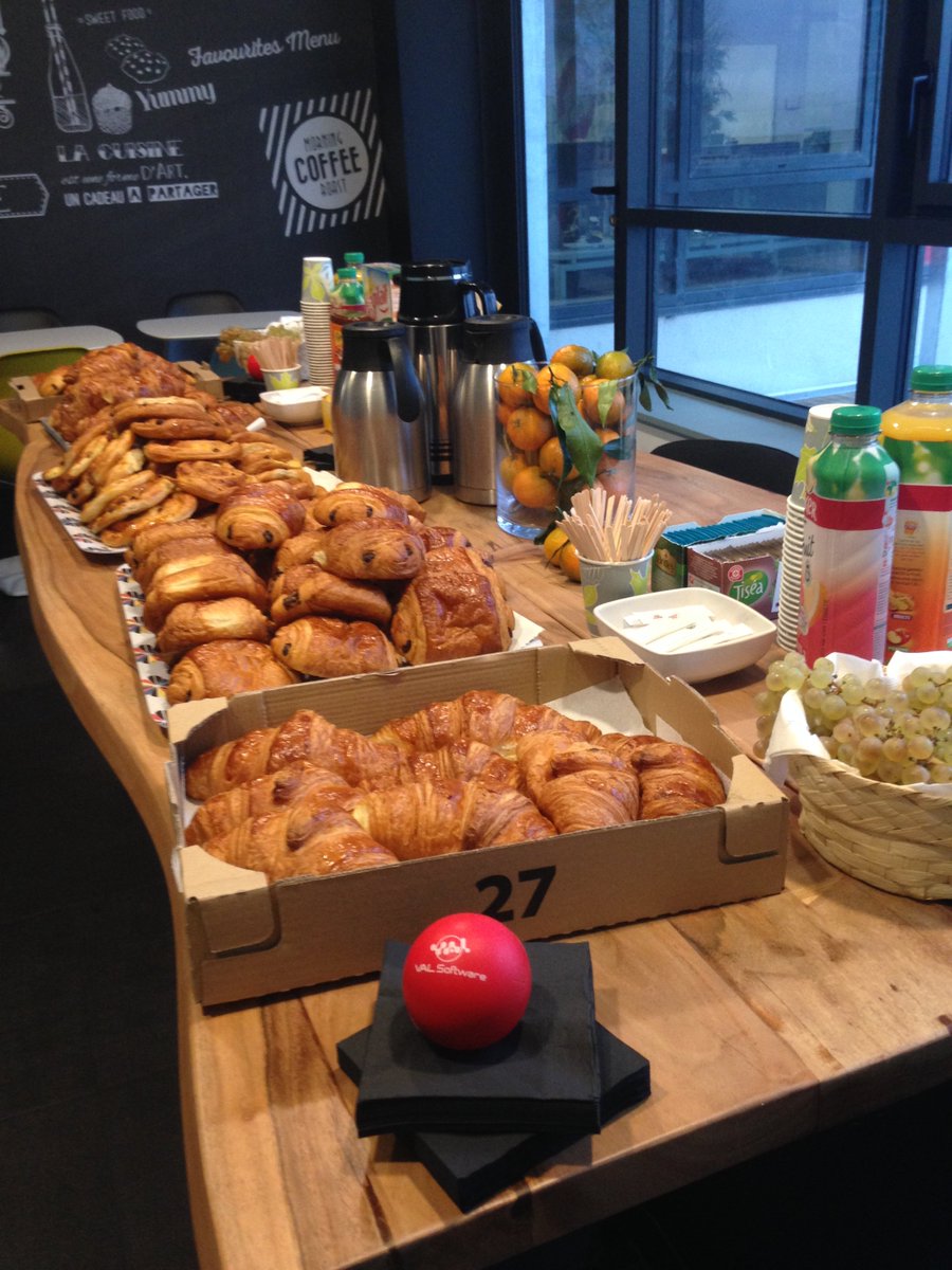 ValSoftware's tweet photo. Ce matin nous nous sommes retrouvés autour d'un petit déjeuner à l'occasion de la livraison du nouveau bâtiment ! 🥞
Et oui VAL Software grandit et ses locaux s'agrandissent ! 🤗
#VALSoftware #toulouse #petitdej https://t.co/TE2PKlAqfA