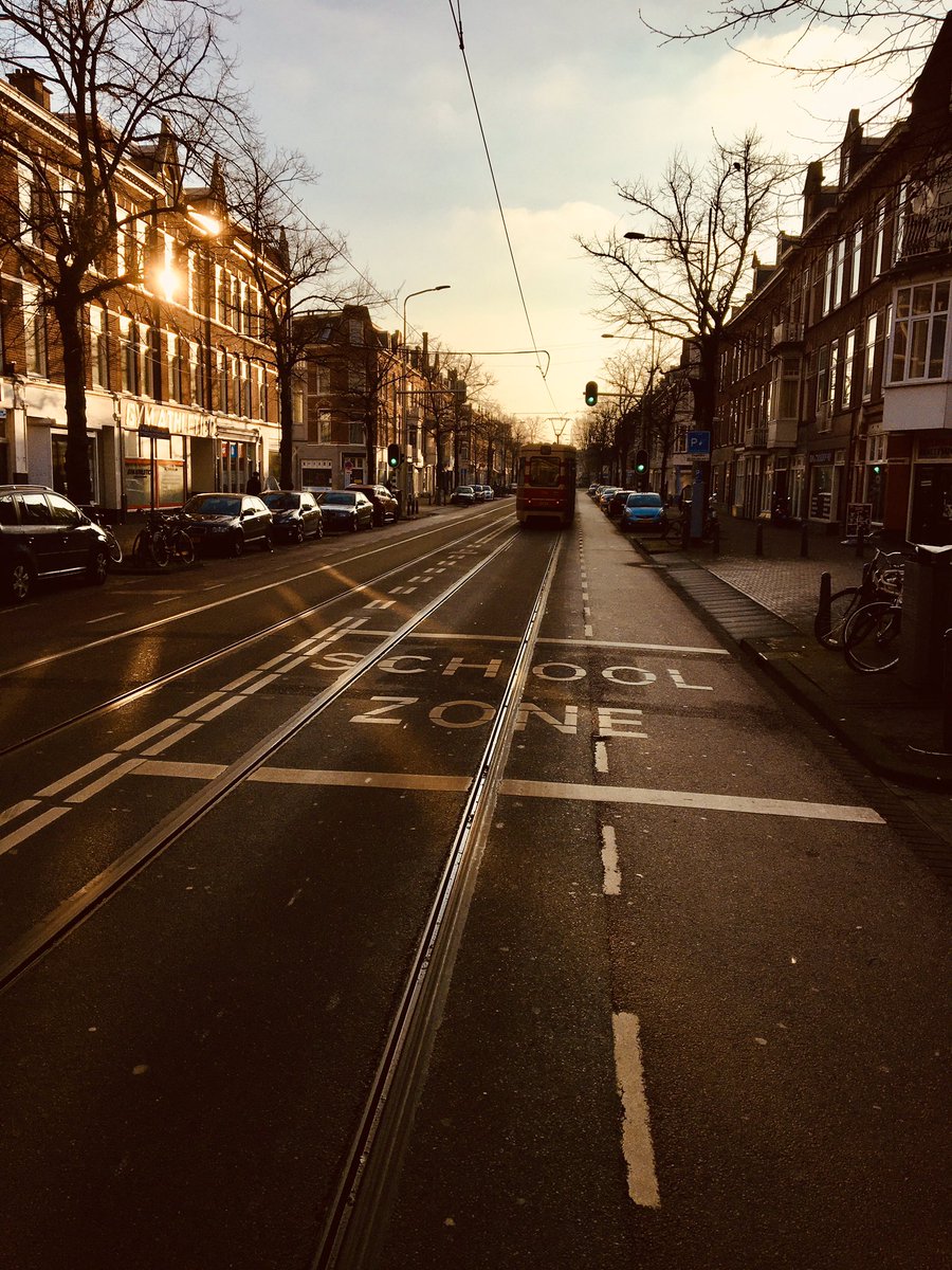 eric_borst's tweet photo. Vanavond komt u ons, de CommunityBuilders van @GemeenteDenHaag tegen op de #PaulKrugerlaan voor een kop k☕️ffie, thee🍵 of warme chocolade #BuurtBakkie tussen het @paulkrugerplein en de @7_sprong #Verbinding https://t.co/boNPryKbU8