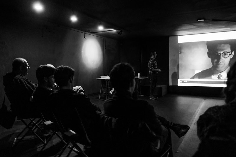 festivalibaff's tweet photo. Hoy terminamos con nuestro curso de cine ‘La fascinación de la mirada’ (en la foto) y mañana empezamos con ‘Hacia la consciencia visual’, un taller gratuito que permite descubrir la esencia narrativa y narratológica del arte cinematográfico #tallerdecine #IBAFFXI #educarconcine https://t.co/iy1WLIiqdI