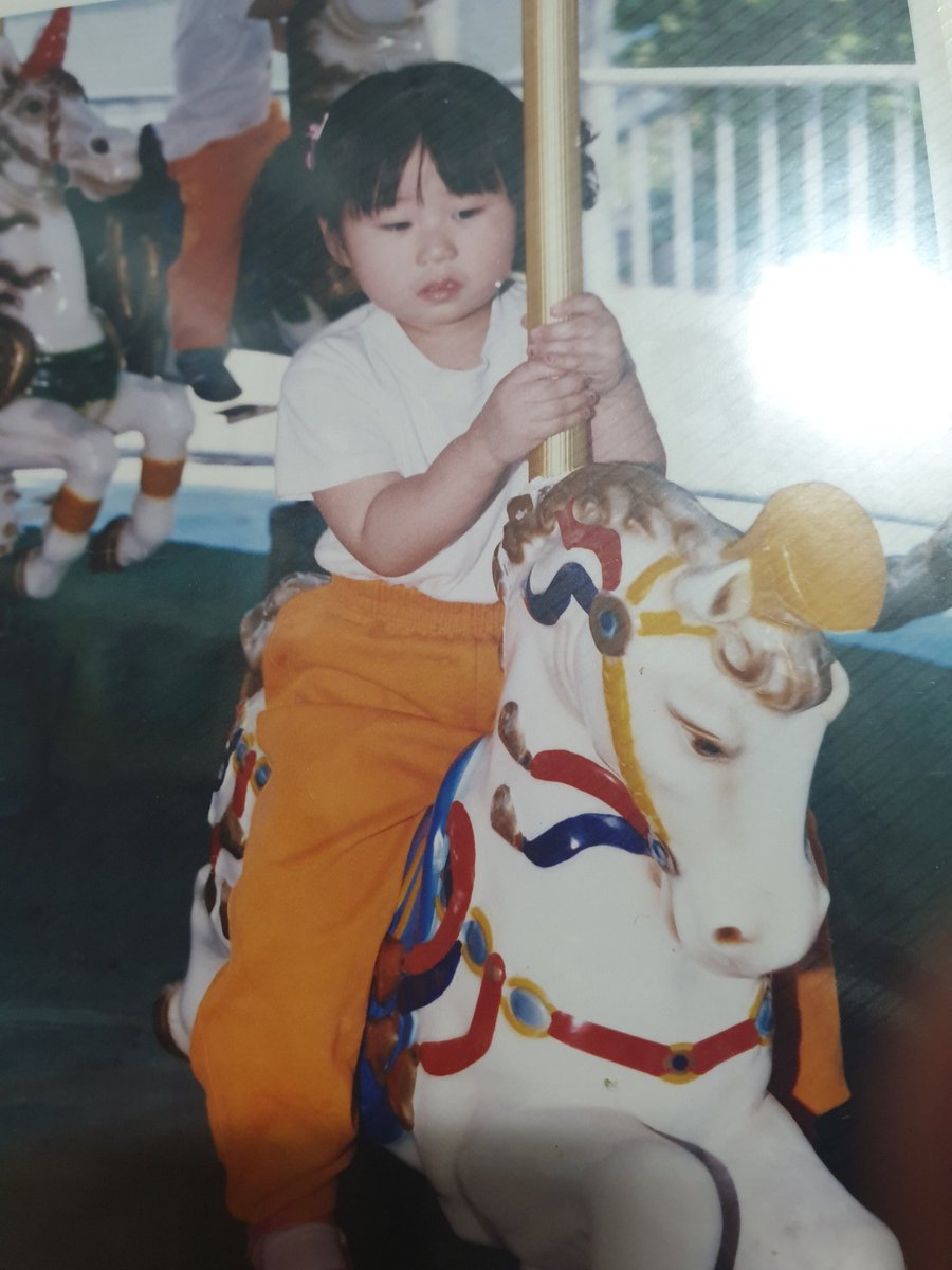 D_dim1008's tweet photo. 나 어릴때 왜캐 귀여운거얔ㅋㅋㅋ진짜ㅠㅠㅜㅜ저 볼봐ㅠㅜㅜ https://t.co/vuKJ48vwau