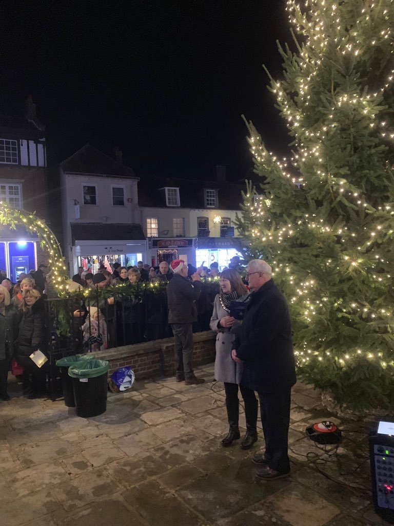 Moore Barlow Private Wealth (@mbprivatewealth) on Twitter photo Very pleased to have hosted at our @MooreBlatch Lymington office the light up a life event to remember loved ones & the amazing work <a href="/OakhavenHospice/">Oakhaven Hospice</a> do to make every moment matter. It was a beautiful night where mulled wine, mince pies & the childrenās choir shone in the night. Very pleased to have hosted at our @MooreBlatch Lymington office the light up a life event to remember loved ones & the amazing work <a href="/OakhavenHospice/">Oakhaven Hospice</a> do to make every moment matter. It was a beautiful night where mulled wine, mince pies & the childrenās choir shone in the night.