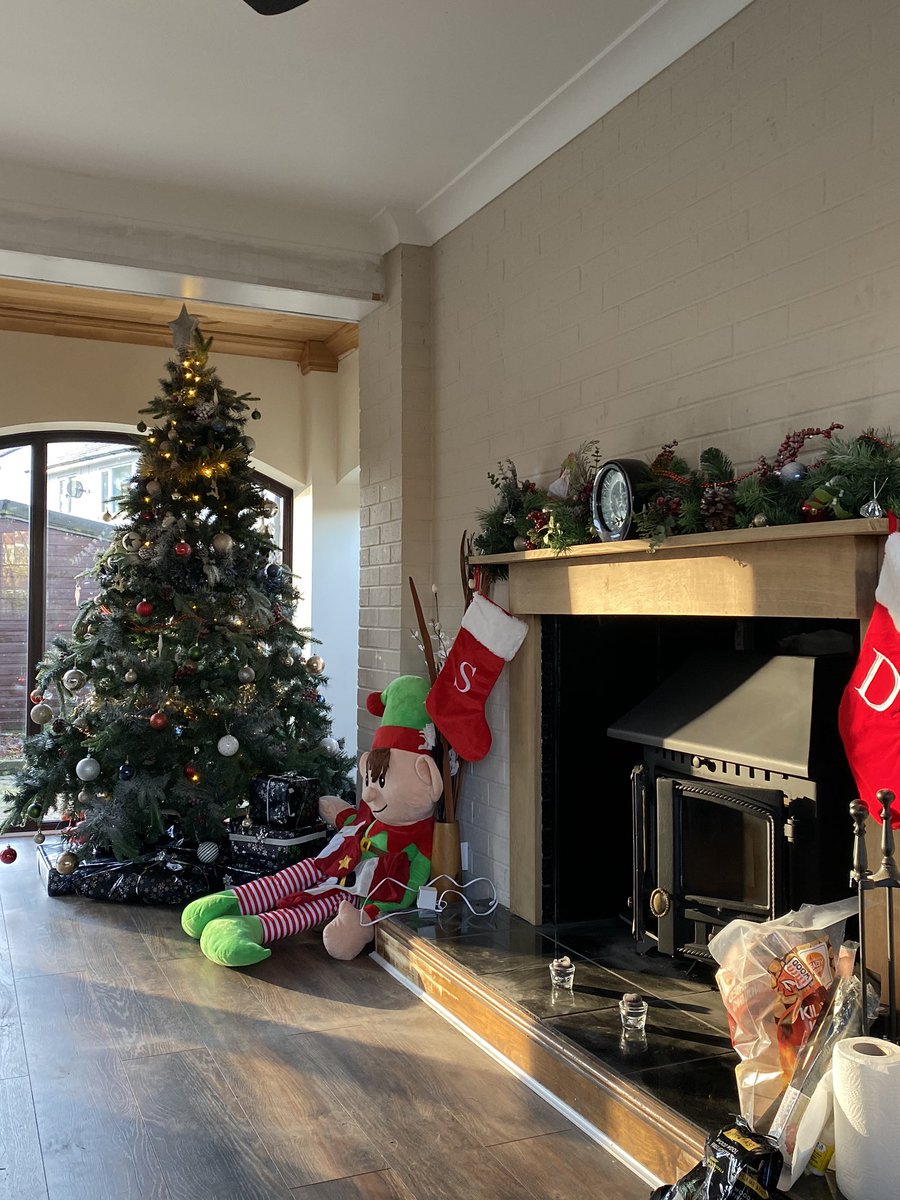 #sorrynotsorry for the competition RTs 😂  and for sharing a photo of my tree 🌲