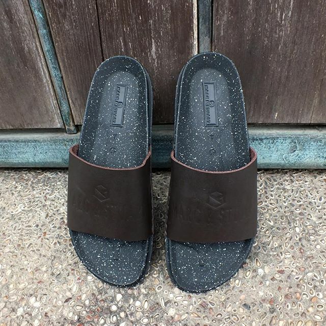 Slide Sandals In Brown
Rp 389.000,-
Available in 2 Colour : Black and Brown

New Arrival

Visit Our Webstore

marc-stuart.com

#marcandstuart #sandalpria #sandalkulit #sandalkulitpria #sandalpriakeren #sandalpriabranded #sandalpriakeren #sandalcowokbranded #sandalcow…