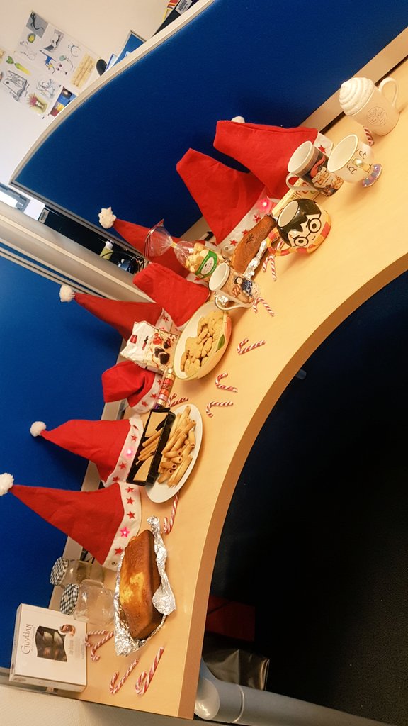 Kariiinakari's tweet photo. La saison des "chocolats chauds" commence en #AAGSO ☕🍫
Une belle initiative pour se réchauffer 😅 #convivialité #QVT #quandlapausesimpose 🍭😋 https://t.co/qe1Ij7BEAP