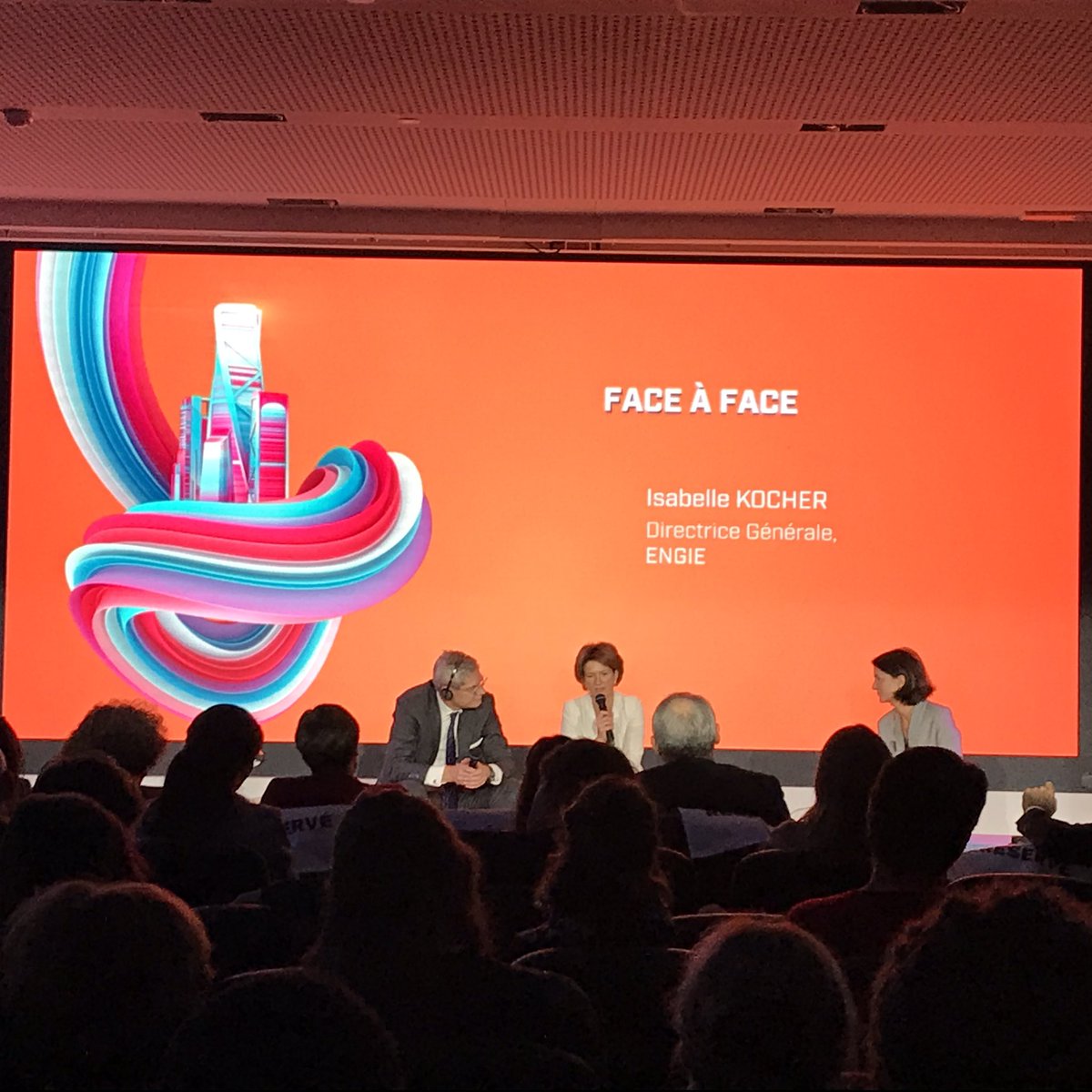 #ColloqueUFE <a href="/isabelle_kocher/">Isabelle Kocher</a> DG <a href="/ENGIEgroup/">ENGIE</a> évoque le changement de perception de l’#énergie de « sujet technique d’achat, à sujet de positionnement qui mobilise au plus haut niveau des entreprises. »