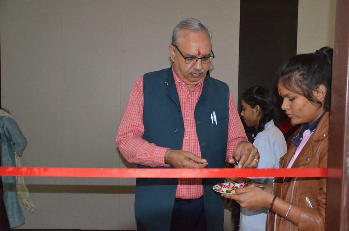 APEX_COLLEGES's tweet photo. #ApexCollegeforGirls in association with #ApexUniversity had started "#Commercium2019" Yesterday on 2nd Dec. 2019 with the inspiring words of professor O.P.Chhangani,V.C of Apex University, Registrar, Dr. Pankaj Sharma had also motivated the students.
#InterCollegeCompetitions https://t.co/bz8AcpyeFw