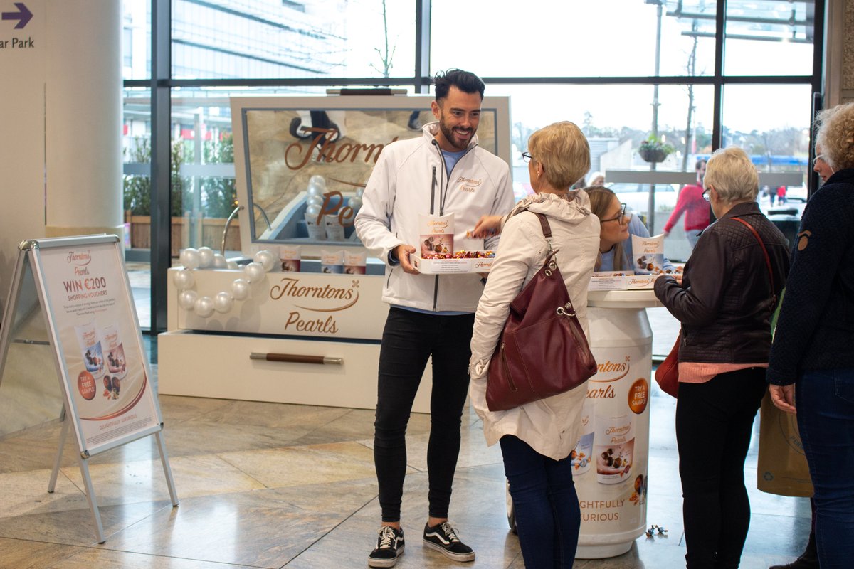 gofillit's tweet photo. With Christmas shoppers galore, this time of year is the perfect opportunity for brands to get right in front of the masses, engage with shoppers and meet new customers 💡 https://t.co/WaF3jKVEe5