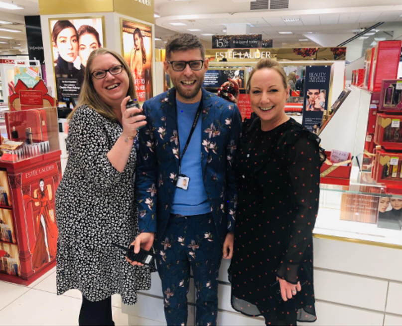 Our Support Centre teams have been spending time in their local stores meeting customers and helping their retail colleagues do what they do best! Lisa and Jay had great fun in Southampton supporting Anna and her fabulous team🎄✨ #teamdebs #doabitofdebenhams
