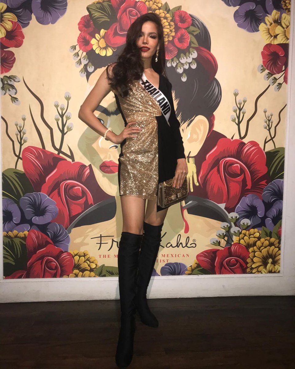 Paweensudapics's tweet photo. #Fahsai @/paweensuda ins : Day 4 dinner look
#MissUniverse2019
#MissUniverse
#THAILAND #CHIMYWAY #ChiHairCare #BioSilk
———————————————
Hair: Chi | @CHIhaircare @leofarouk
Outfit: Milin | @milin_brand
Earrings: 77th Jewelry
Bags: Salvatore Ferragamo
Shoes: Tichin Nintha https://t.co/zWQSS9KBig
