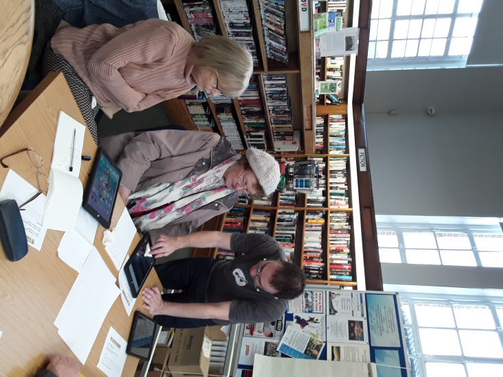 dubcilib's tweet photo. At Phibsboro Library, locals learn to surf the internet on IPADS, and have a great time doing it.

The tutor is the very personable and professional, Alan O'Reilly, from Computer Gym.

#LIW2019 #GettingCitizensOnline #LibrariesInspireLearners https://t.co/tQASyHiABo