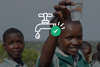 SIG_Geneve's tweet photo. Avec SIG vous consommez de manière plus responsable ! Tous les bénéfices de vente des carafes #EauDeGenève financent des projets de #potabilisation d'eau dans des pays défavorisés. Au total, 47'000 carafes ont déjà été vendues et CHF 235'000 collectés ! https://t.co/Tb3UePoAmq https://t.co/yCqVPUqc3X