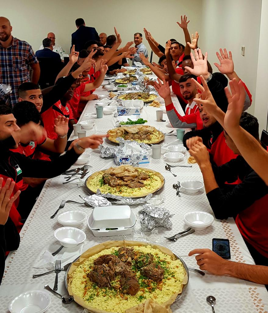 NassarStone's tweet photo. استقبل السيد نصار نصار رئيس مجلس الإدارة في مقر الشركة في مسقط، سلطنة عُمان، سفير فلسطين لدى السلطنة سعادة تيسير جرادات يرافقه فريق فلسطين الرياضي للناشئين في كرة القدم، الذي يزور السلطنة.  وقد عبر الحضور عن فخرهم المتبادل بالانتشار المميز للفلسطينيين حول العالم.
 #nassarstone https://t.co/ZZrXj8Roe5