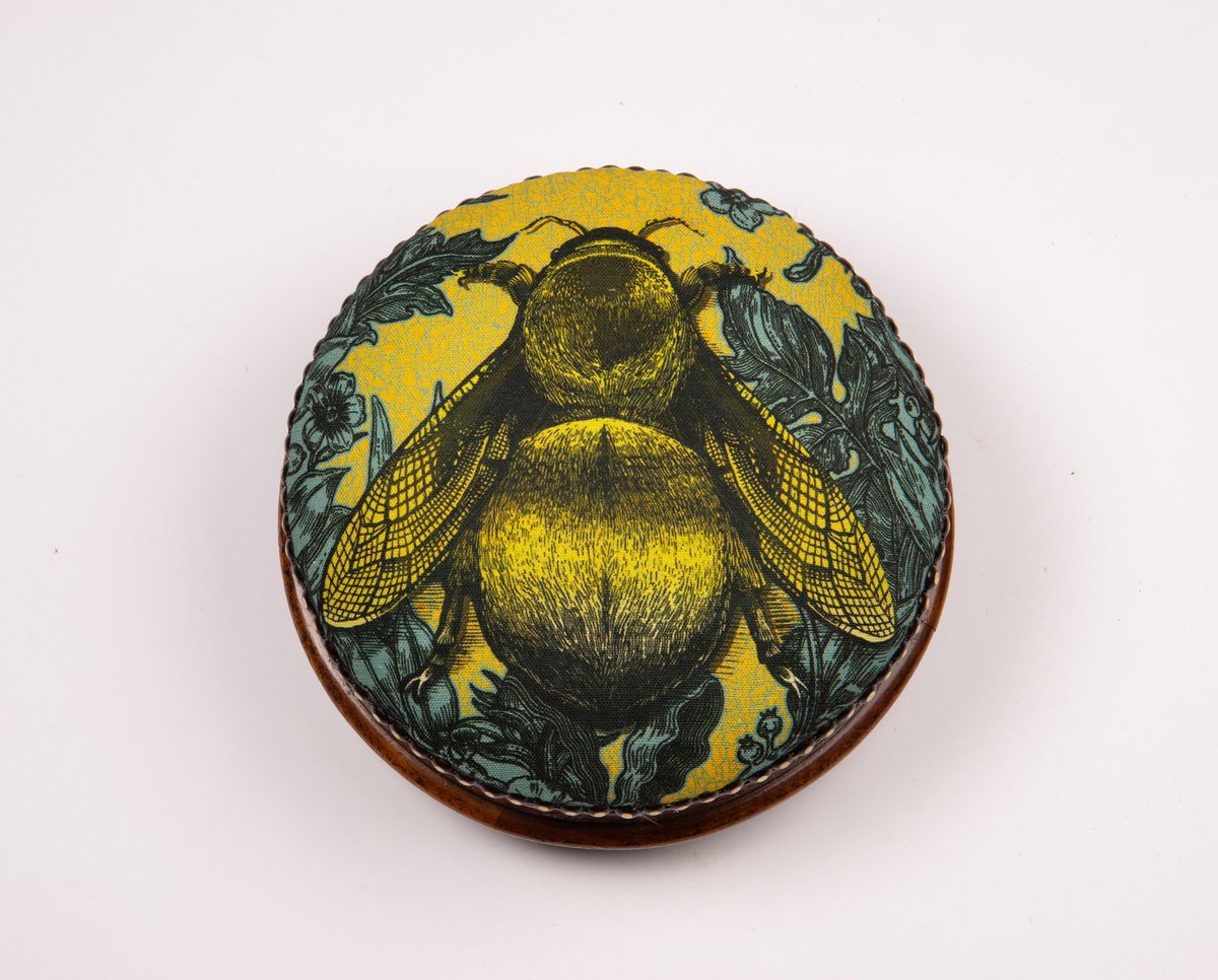 TBeasties's tweet photo. Day 3 of our #AdventStoolCalendar and up today are
▫️ Honey Bee on Snakeskin Damask Stool
▫️Round Empire Bee Teal #Stool
If you want to get your hands on either of these please check out the furniture section of our website as they will both be added at different times today. https://t.co/88zMUaSTzb
