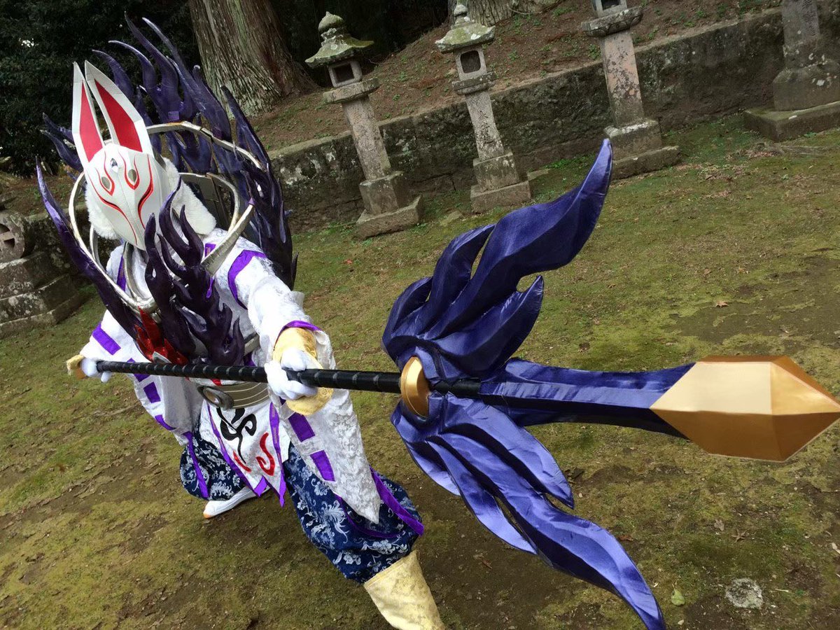 ユニ 薩摩剣士隼人スタッフ Twitter પર ヤッセンボーが構えてる槍は 弥閃劫火之槍 熊襲が構えてる剣は 古代神剣 天御雷雷 と名前がございやーす 長物を構えるとフォローやrtが来るらしい 薩摩剣士隼人 鹿児島