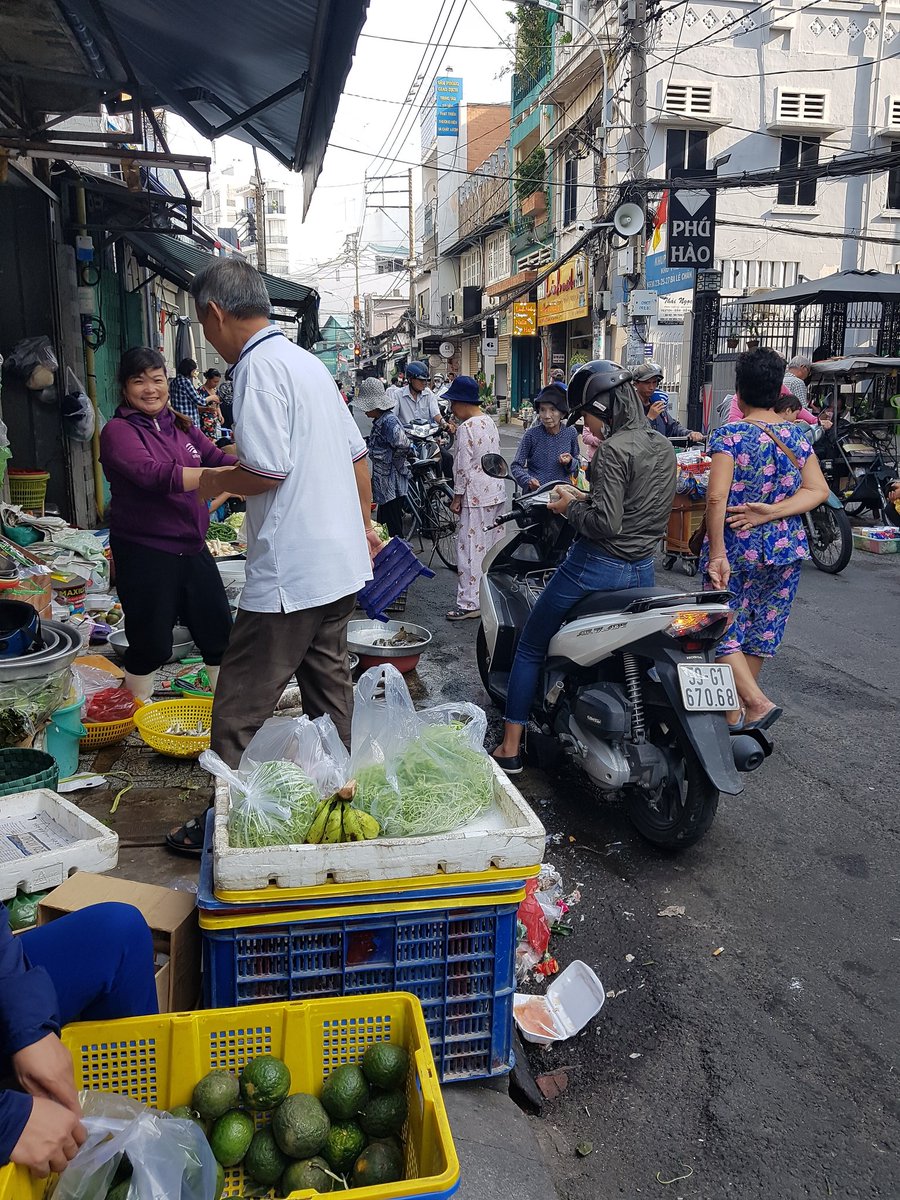 Hoaska's tweet photo. Time for #ecommerce in #vietnam? All big players Amazon,eBay,Alibaba are developing #crossbordershopping. 2020 will be another boom for #Vietnam https://t.co/dZ2pUp4fJz