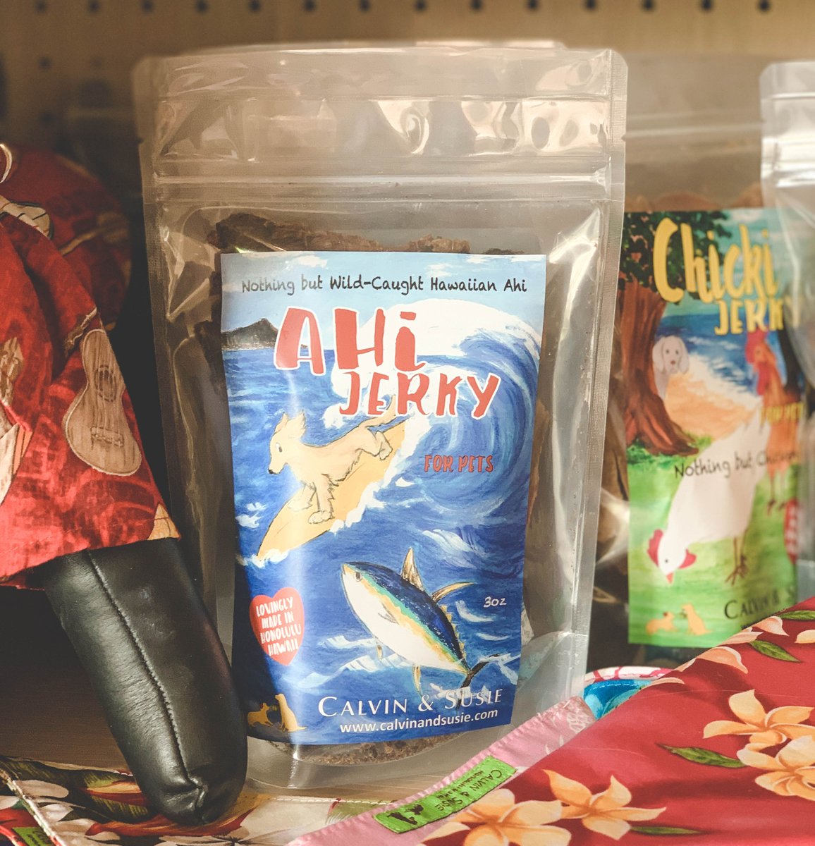 QueenKHotel's tweet photo. Continuing on with our holiday gift guide. We have the perfect gift the animal lover in your life. Located at Knot's in our lobby. Ahi Jerky for pet  - made with wild caught Hawaiian Ahi. #holidays #hawaiian #gifts #ahi #doggifts https://t.co/5LWPIBvn0i