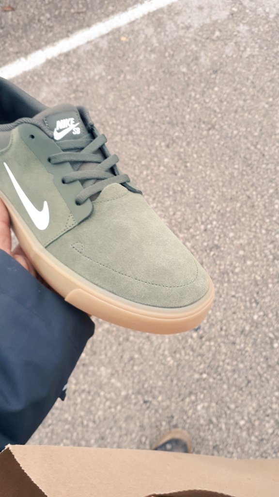 mariomocafre's tweet photo. #nikesb #nikebmx #nikestreet @nikestore @NikeFactryStore  las nike para ma bike https://t.co/TK5yBeZL2D