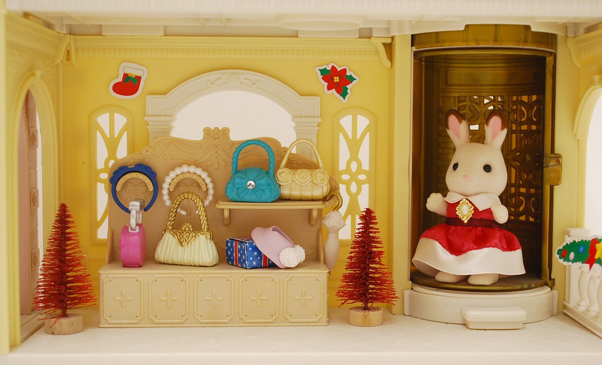 SylvanianUK's tweet photo. On the third day of Christmas, Santa Freya gave to me, a present hidden amongst accessories as stylish as can be!

Can you guess where this present could be?

COMMENT your guess, RT the post and FOLLOW us for the chance to #win a #prize! #competition #FestiveFreya https://t.co/tctDiZVH1W