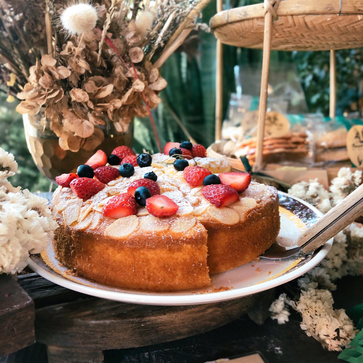 mheemeaning's tweet photo. เปลี่ยนที่กิน เอ้ย ที่อ่านหนังสือ
#forestbake https://t.co/VQRHLsZQVr