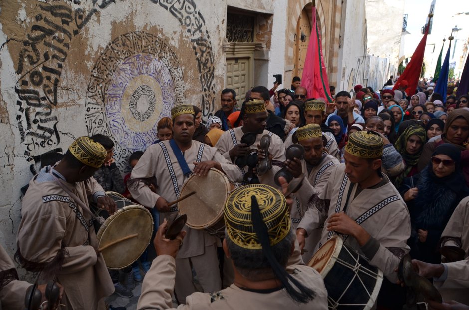 MeshkalTn's tweet photo. A Photographer and a Parade Celebrate Ancient Buildings in Their “Last Days”
https://t.co/tu59DUwsL6
A profile of photographer @Fhtagn by @MeshkalTn 's own photojournalist @grgegle
#Tunis #stambeli #تونس https://t.co/HSsW6SNBZL