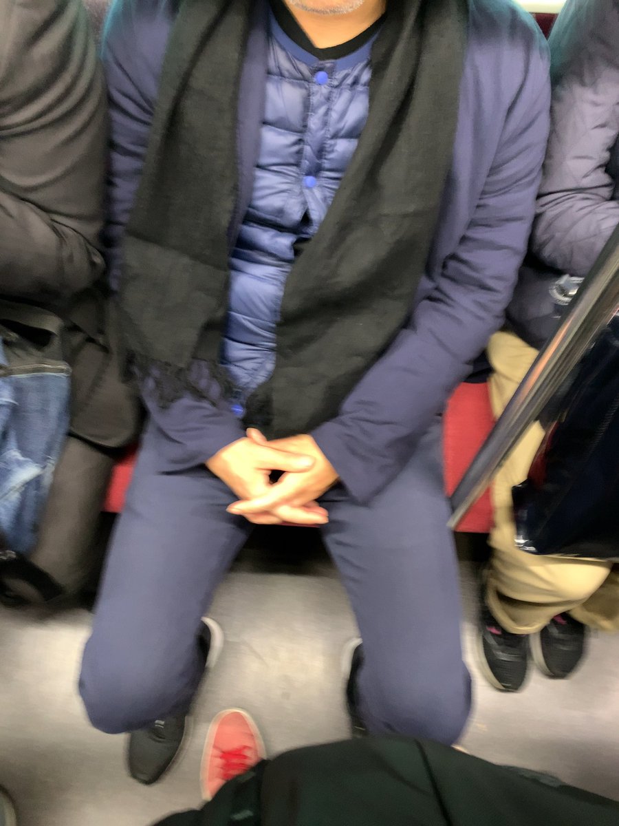 足投げ出して座る 足投げ出して座る