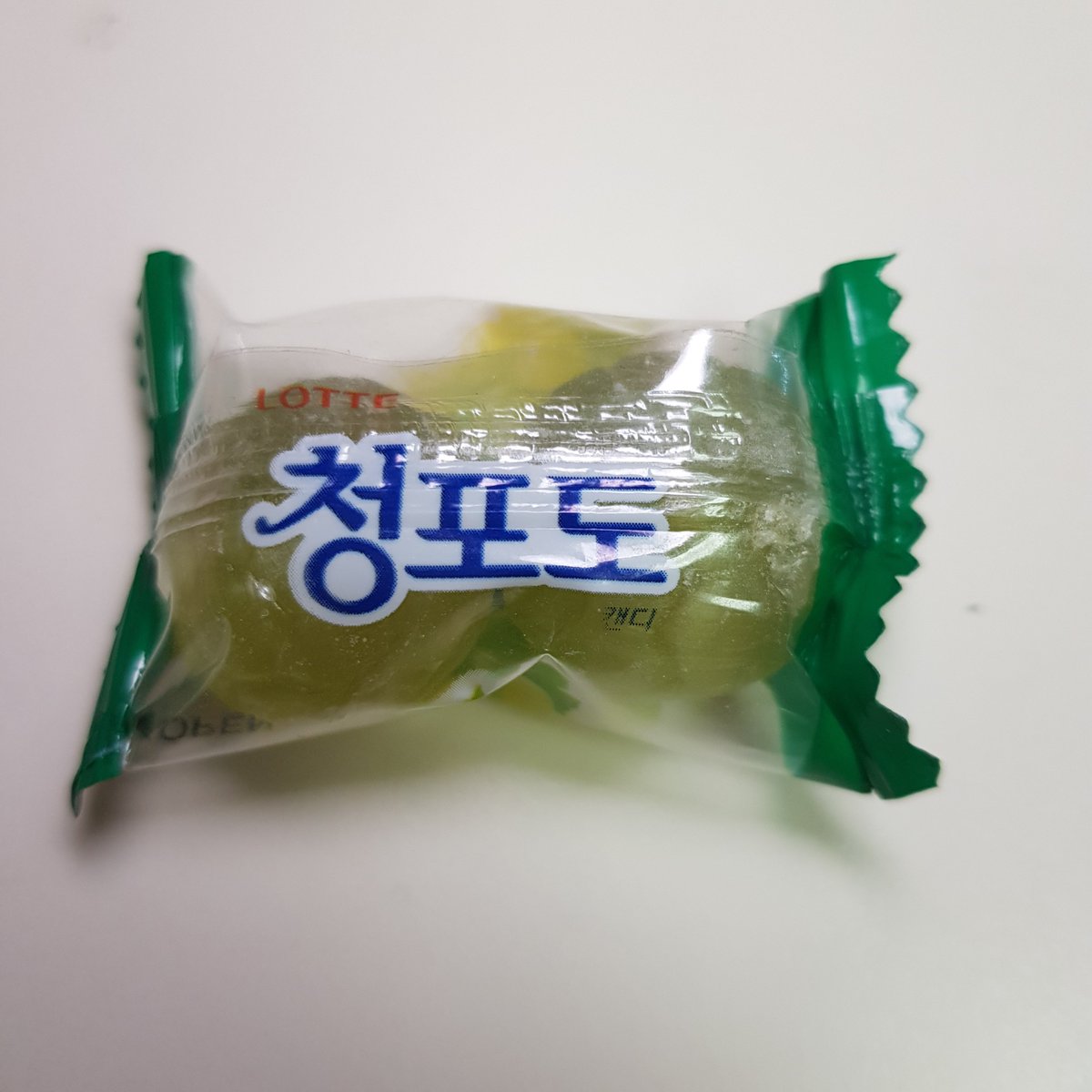 h_e_l_l__o's tweet photo. 트위터에서 사탕두개들어있는사진 주작인줄알았는데 실화였음ㅋㅋㅋㅋ 알티하면 하는일 다 잘됨 적게일하고많이벌게됨 https://t.co/wQlZ8RGPno