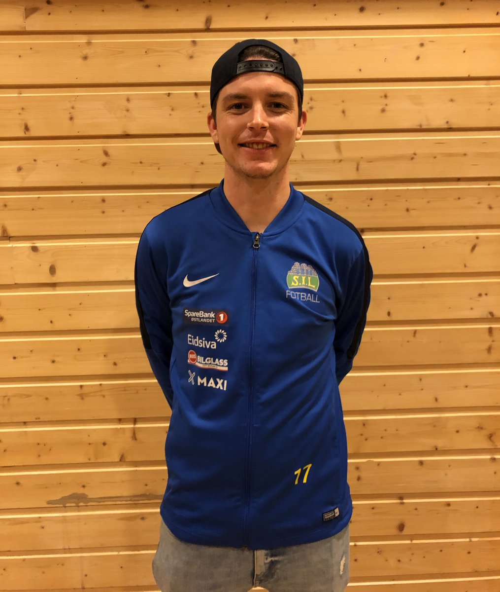 3/5 ✍🏻! Innbydelse til lagfest og gratis pizza, verre var det ikke å få signaturen til <a href="/MagnusSHagen/">Magnus Sørum Hagen</a>! Vi får håpe kjeksen, som røk et ribbein på første trening, klarer å holde seg noenlunde skadefri i 2020. Vi er glade for å ha Hagen tilbake åkkesom💛💙