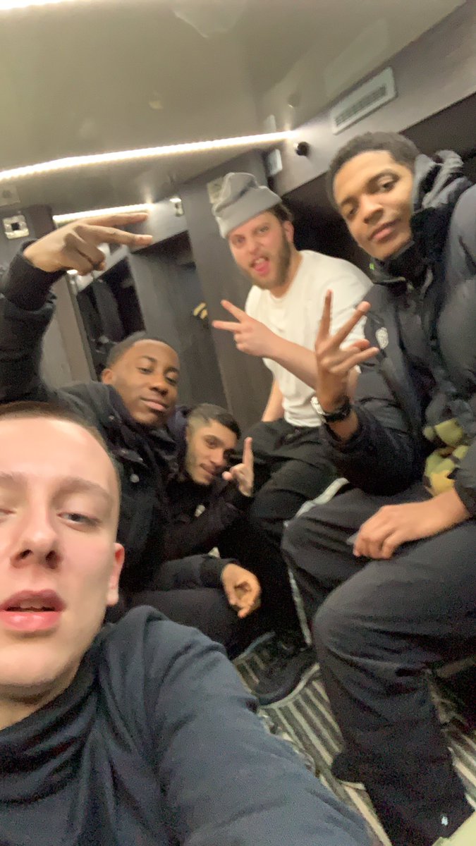 Aitch20 tour starts again today ! 
On the way to Glasgow right now 🏴󠁧󠁢󠁳󠁣󠁴󠁿 
Let’s have it you bastards