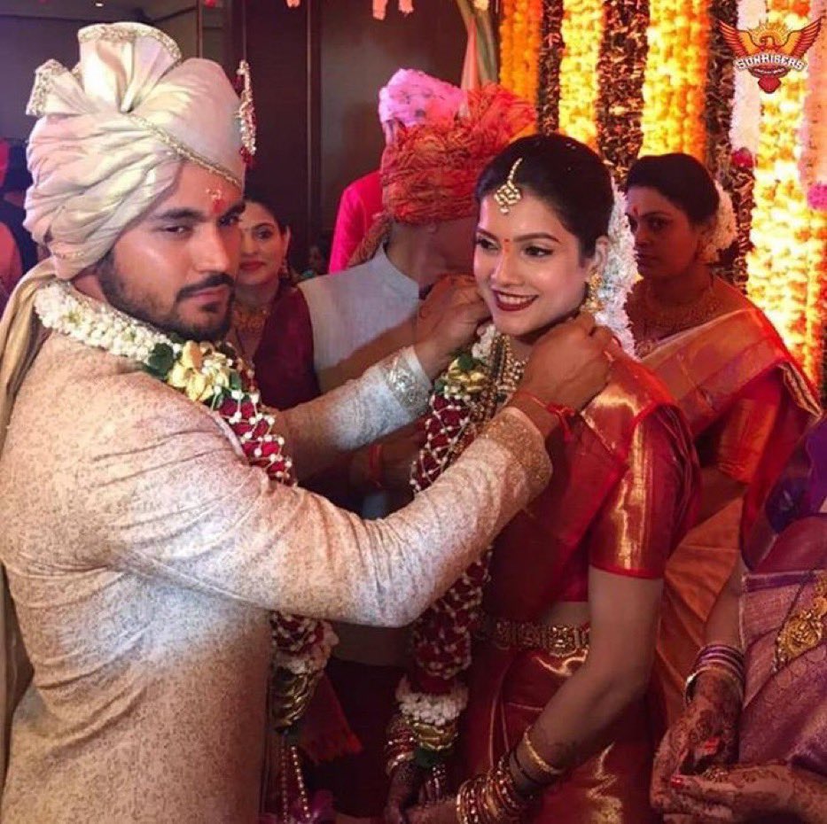 Rashid Khan on Twitter: "Congratulations my brother @im_manishpandey Raja  wishing you a lifetime of happiness together and a love that grows stronger  with each passing day . 🤗🤗 Lekan Invite Q nahi