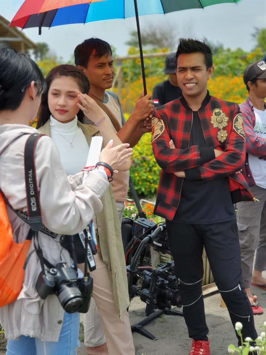 Eh nanti malam ada launching video klip lagu terbaru <a href="/FildanDa41/">Fildan Da4</a> loh. 

Kalo lagunya pasti kalian sudah pada hafal yaa? 

#DAcademyAsia5