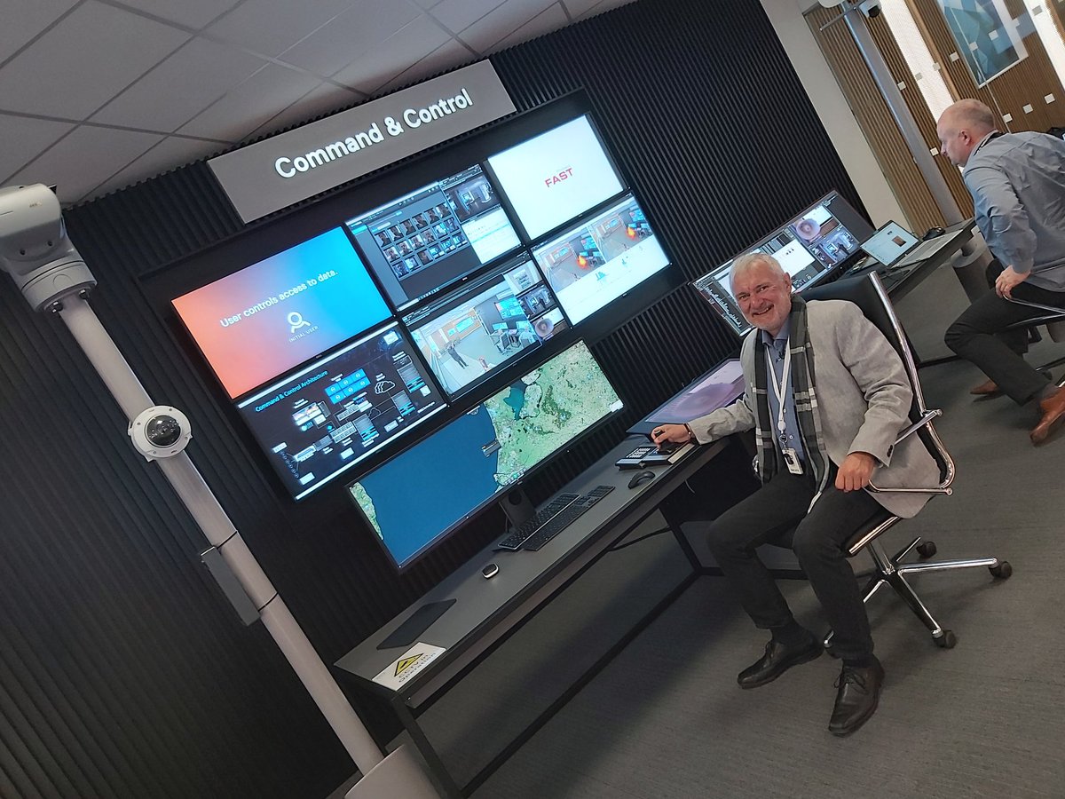 BOtupal's tweet photo. I am in "Command & Control" and #Iwork4Dell. Visiting the #Dell Solution Cetre in #Limerick. With our partner #FastSecurity. https://t.co/vEiDdcLbZI