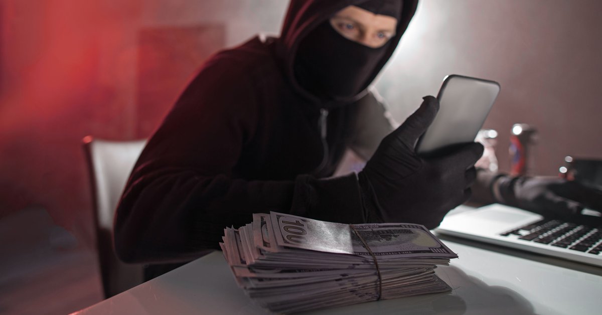 Waarschuwing: Geld stelen van de baas via 0906-nummers >>> Lees verder: bit.ly/35PuQ4O