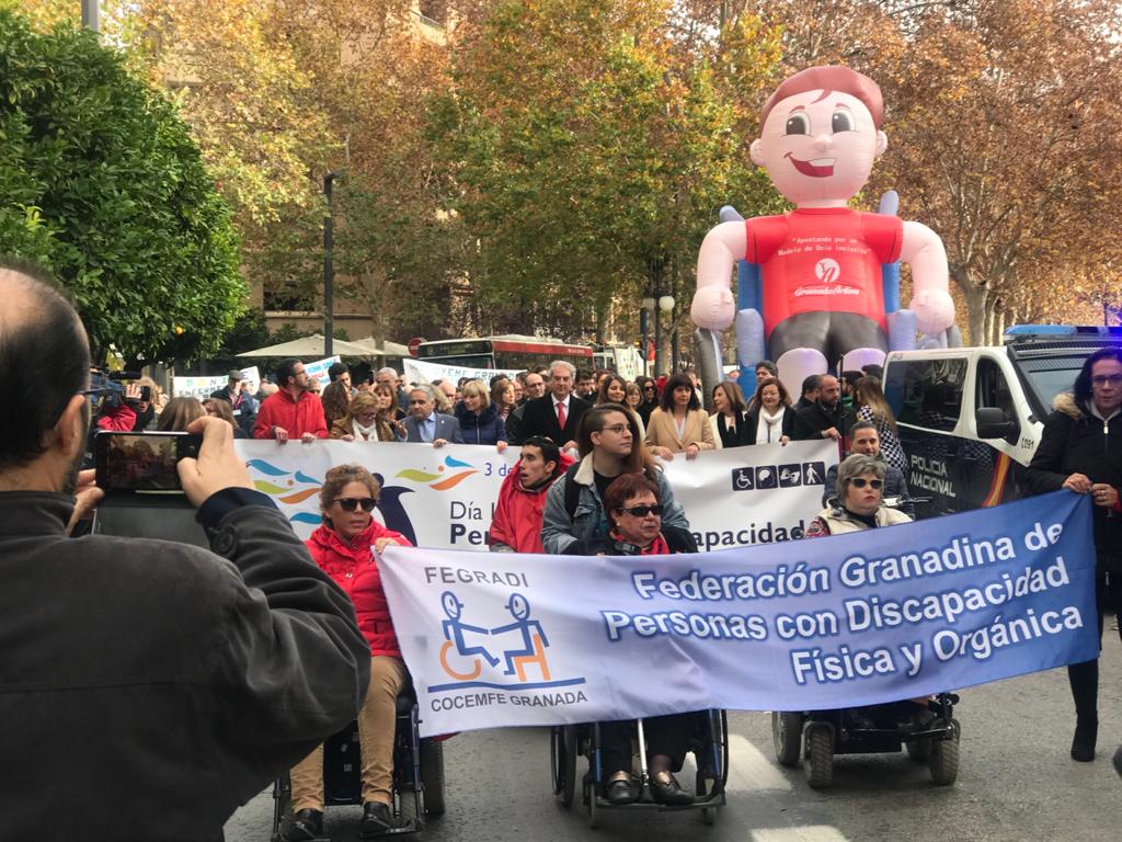 granadaactiva's tweet photo. Hoy es el #DiaInternacionalDiscapacidad y nosotrxs apoyamos junto a @fegradi y @aytogr a aquellas personas con discapacidad física y orgánica. 🙌 https://t.co/ag20eOKiHh