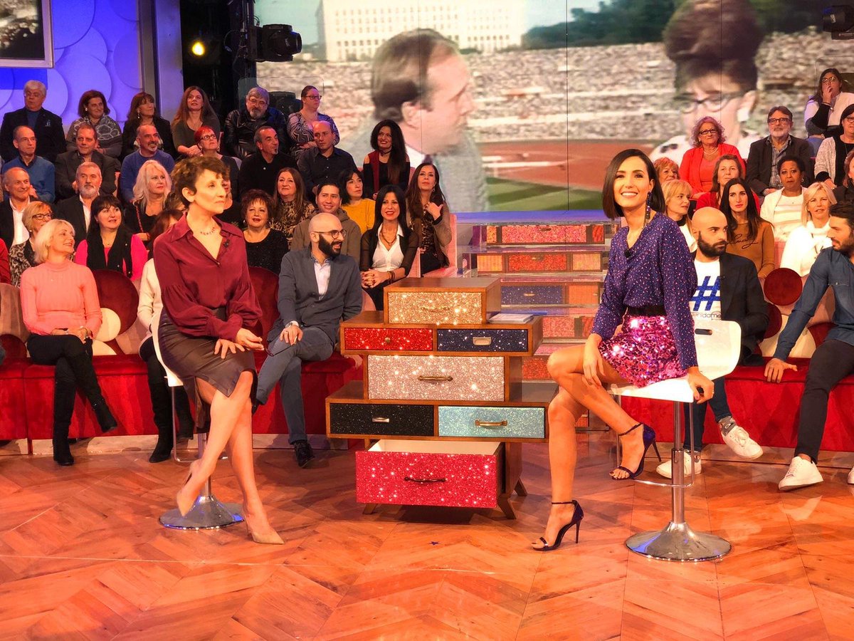 #AscoltiTv: complimenti a <a href="/caterinabalivo/">Caterina Balivo</a> per il successo di #VieniDaMe che ieri è arrivato al 13.4% di share raggiungendo più di 1 milione e 900 mila telespettatori #3dicembre #Rai1 @vienidamerai