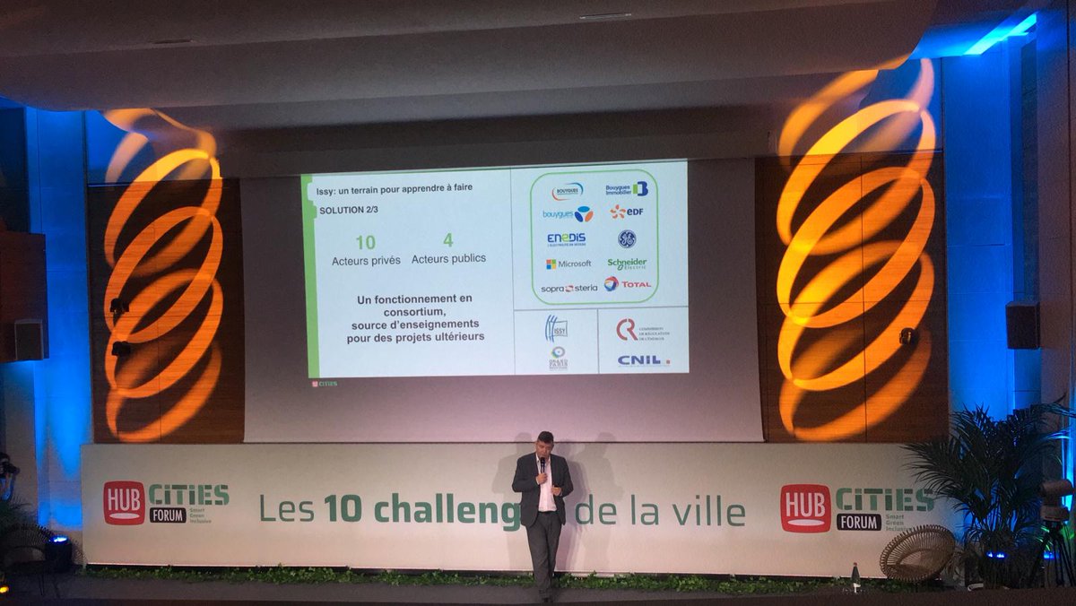 hubsustain's tweet image. #IssyGrid est un quartier de réseau intelligent. C&apos;est un Smartgrid qui a connecté les bâtiments institutionnels, les écoles, les habitations. Il a fallu interconnecter 14 institutions différentes et de manière écologique. @elegale, Directeur général d&apos;Issy Media. #HUBCitiesForum
