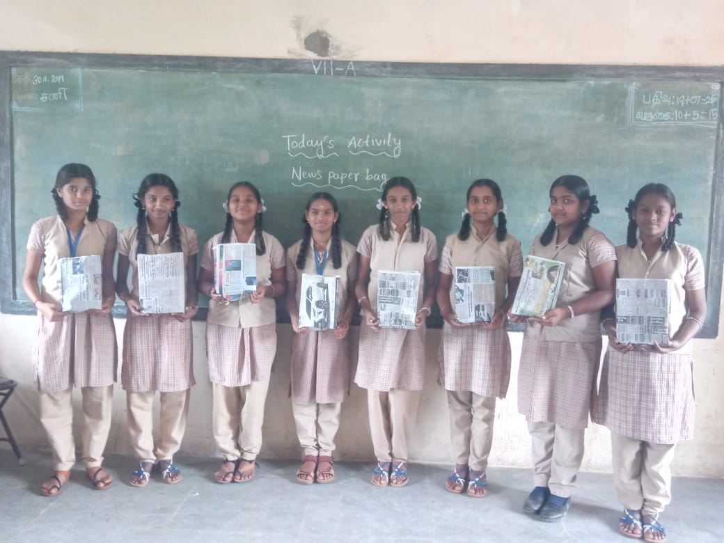 Tinklesevaa's tweet image. On 30th Nov, 19 @Tinklesevaa #powered #HobbyClass at #GovtSchool  #Anaikatti on #PaperBag making #typewriting &amp;amp; #drawing