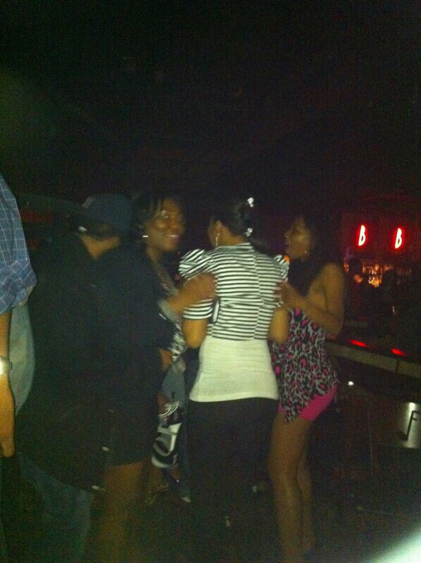 TaEDoN24o6's tweet image. *DYING FUCKIN LAFFIN* #GREATTIMES #VIPTAE #MOLLYWATER

RIP BROBRO @CTeezy730 💚😇💚 #FOREVERCT #73oLIFE