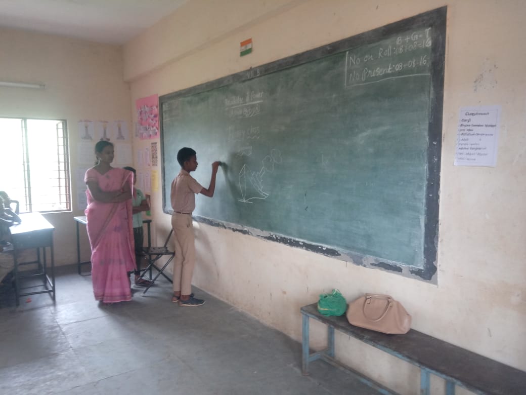 Tinklesevaa's tweet image. On 30th Nov, 19 @Tinklesevaa #powered #HobbyClass at #GovtSchool  #Anaikatti on #PaperBag making #typewriting &amp;amp; #drawing