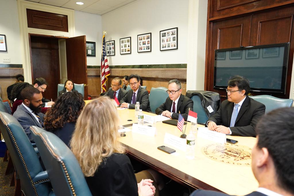 IndonesiainDC's tweet photo. @kjri_ny @Kemlu_RI During the meeting w/ @PhiladelphiaGov, Amb. Siregar conveyed the aspiration of the Indonesian diaspora in Philadelphia towards the establishment of #PICOC. The City of Philadelphia welcomed the initiative & were ready to discuss the proposal further
#IniDiplomasi #RintisKemajuan https://t.co/IbDPjvfYNl