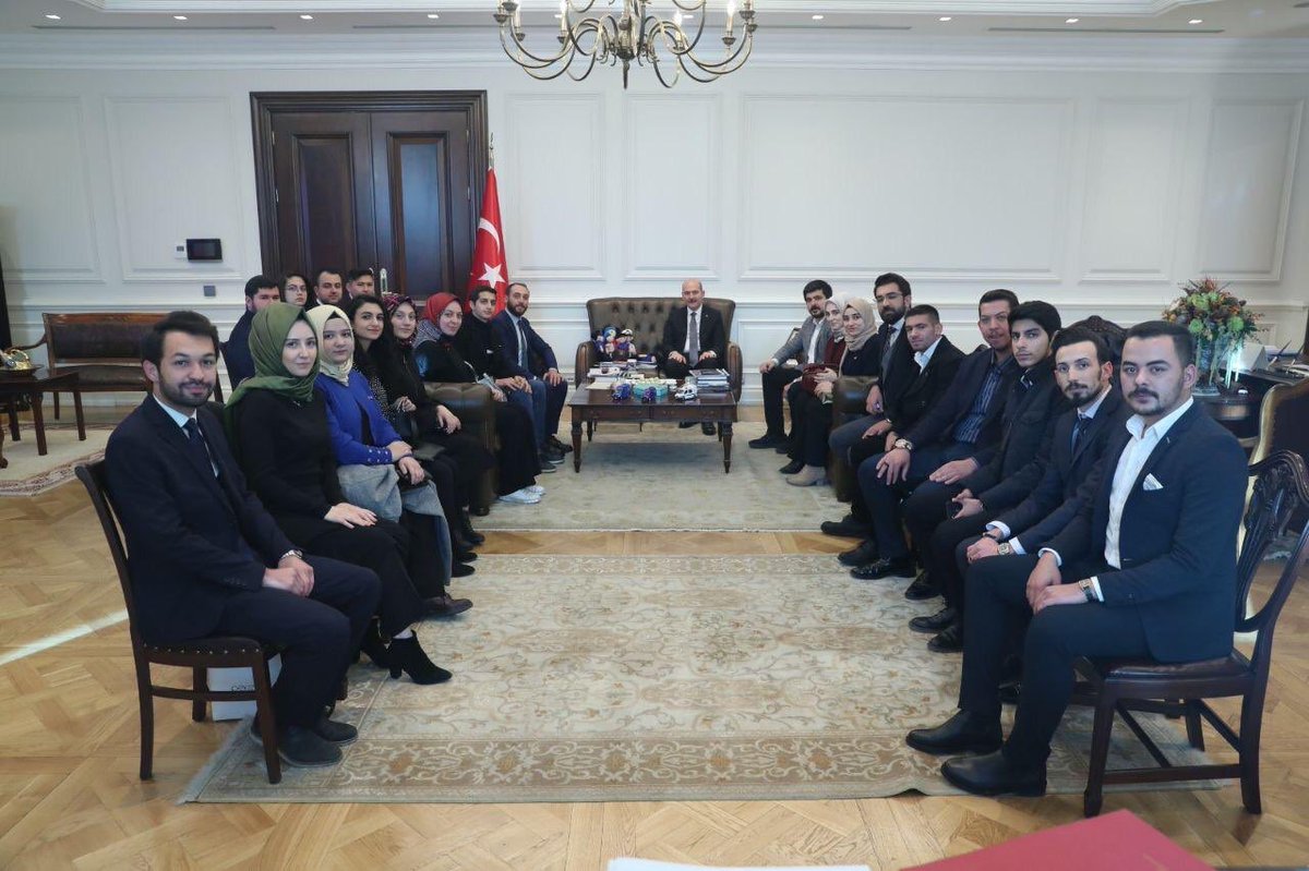 İl Gençlik Kolları olarak Mehmetçiklerimiz için yazdığımız mektubu İçişleri Bakanımız Sayın <a href="/suleymansoylu/">Süleyman Soylu</a> beyefendiye ilettik. Gençlere olan inancından desteğinden dolayı bakanımıza teşekkür ediyoruz.