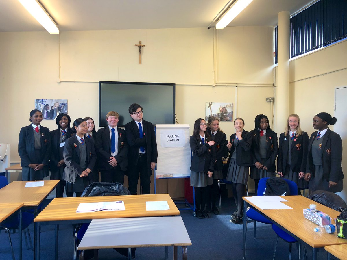 Great to start meeting in prayer with @allsaintscsch school council. We met to plan #youthsafety campaign & agree strategy for turning out 100 organised people from the school community to the #CopperBox Assembly on April 21st @CitySafeLDN @BrentwoodRC @CitizensUK @telcocitizens